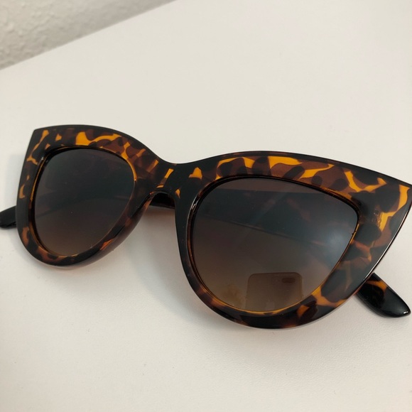 Accessories - Turtle shell cat eye sunglasses